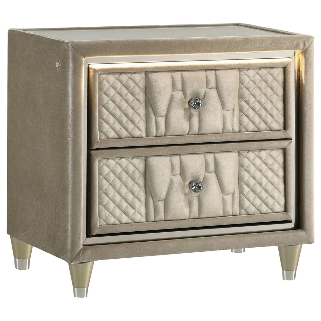 Lorient 5-piece Eastern King Bedroom Set Ivory and Camel