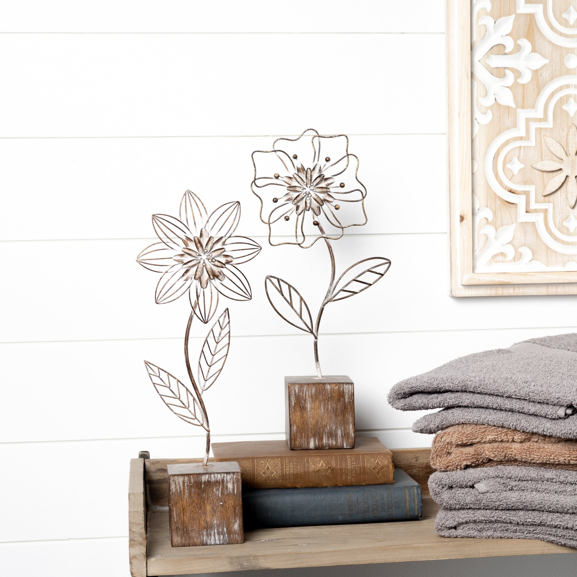 Set of 2 Rustic Metal Flower Tabletop Decor
