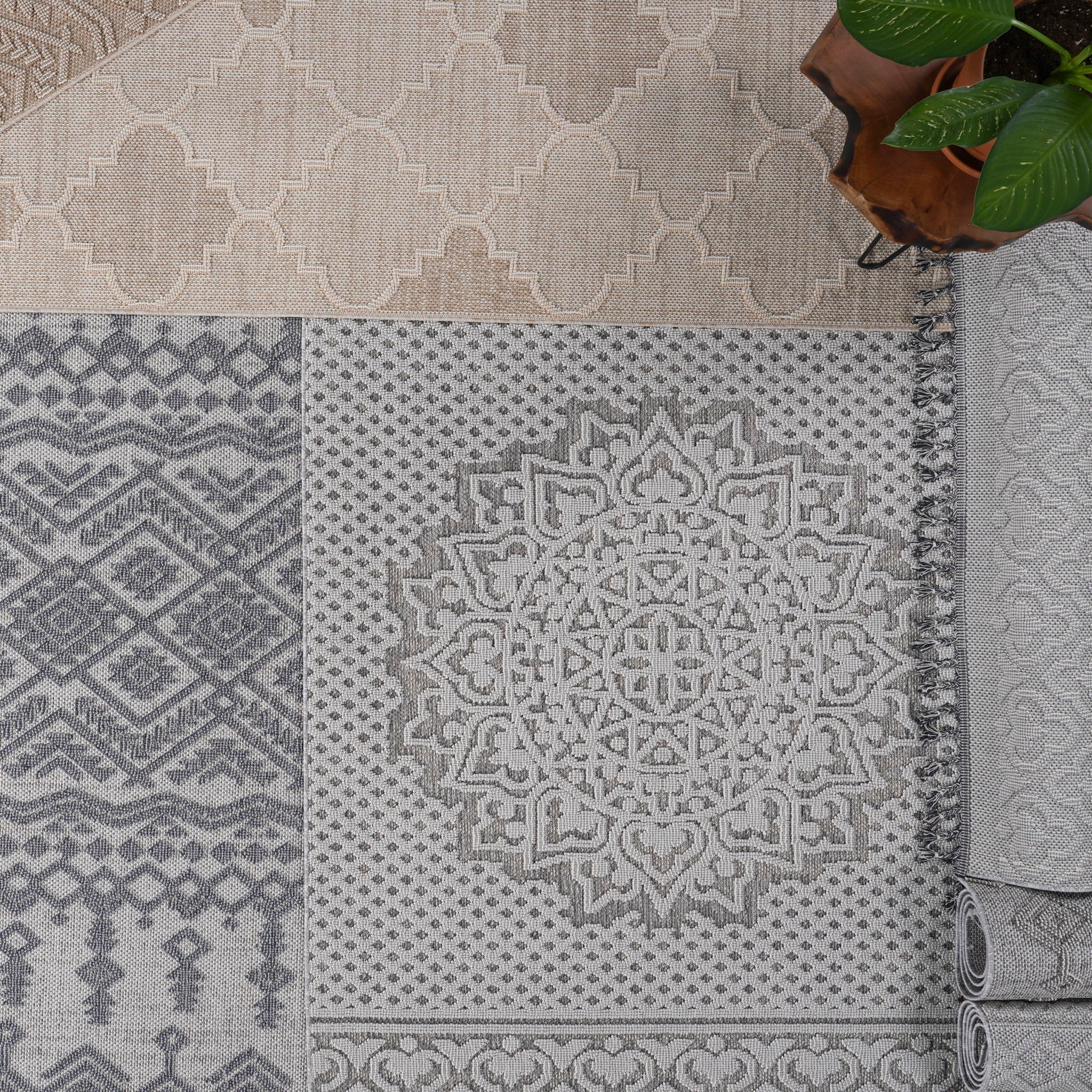 Guros - 6' X 9' Geometric Indoor / Outdoor Area Rug - White