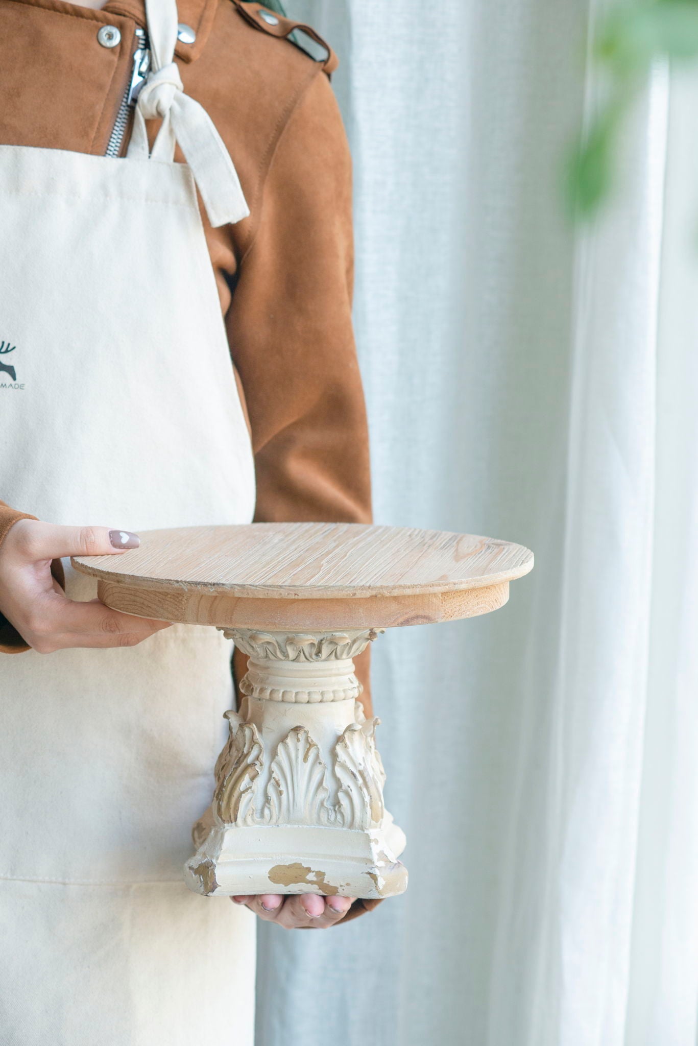 Cake Stand, Wood Cake Plate With Magnesium Base - Cream / Brown