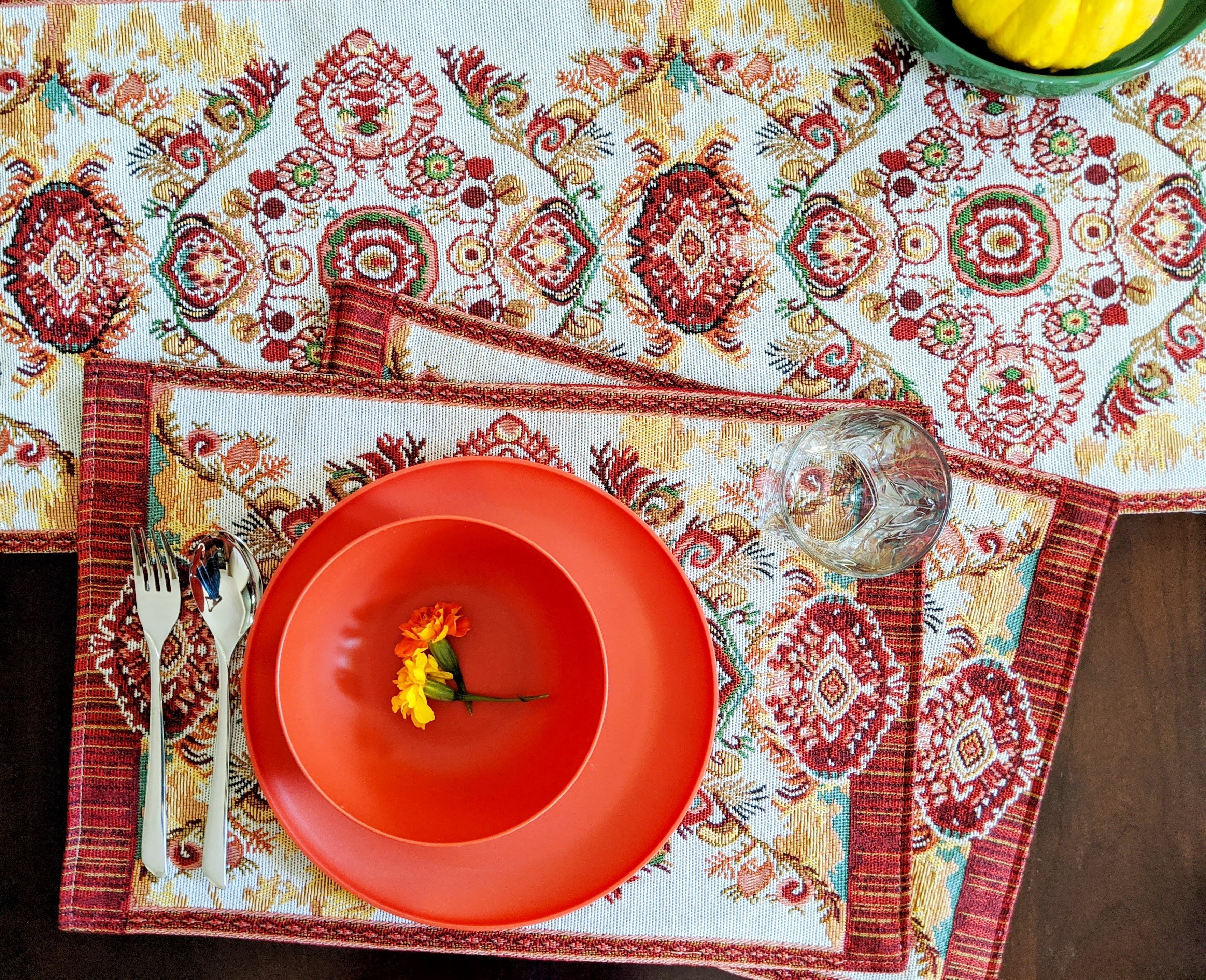 Tache Elegant Burgundy Ornate Paisley Woven Tapestry Table Runner (18194)